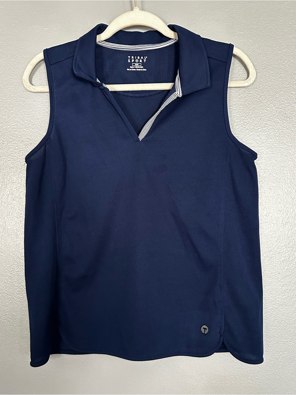 Tribal Sport Navy Blue Sleeveless V-Neck Polo Golf Top Women’s Medium
